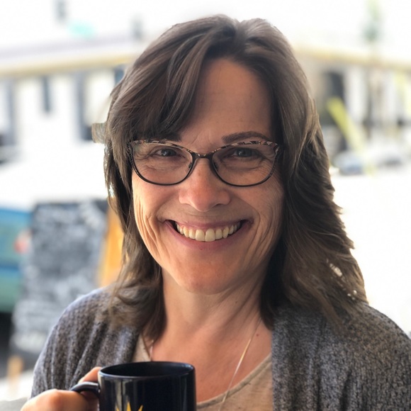 Meet your Posher, Julia - Picture 2 of 2